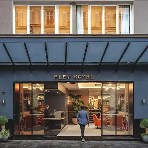 Pley Hotel Parijs